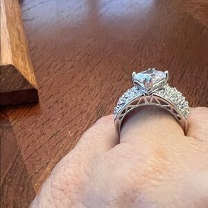 Elegant 925 Sterling Silver Ring with Clear CZ Gemstone